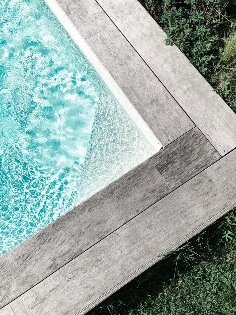 piscine petit jardin